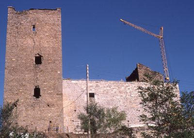 1983-84, fachada principal y primera intervención torre sureste