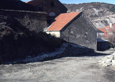 1985, muro trasero y vista parcial de la biblioteca